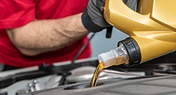 Måste jag göra årligt oljebyte på en lågmilare?