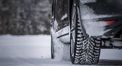 Nya regler för vinterdäck stoppas i sista sekunden